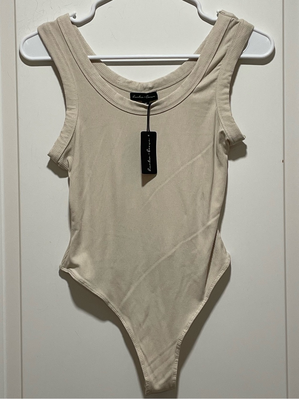 Body Con Hunter & Brown Size Medium Ribbed Cream Scoop-Neck Bodysuit Thong Rear